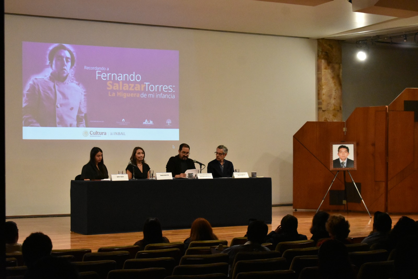 22147-IMG_BG_POST-poeta_fernando_salazar_torres_recibiO_un_homenaje_en_la_sala_manuel_m._ponce_2.jpeg